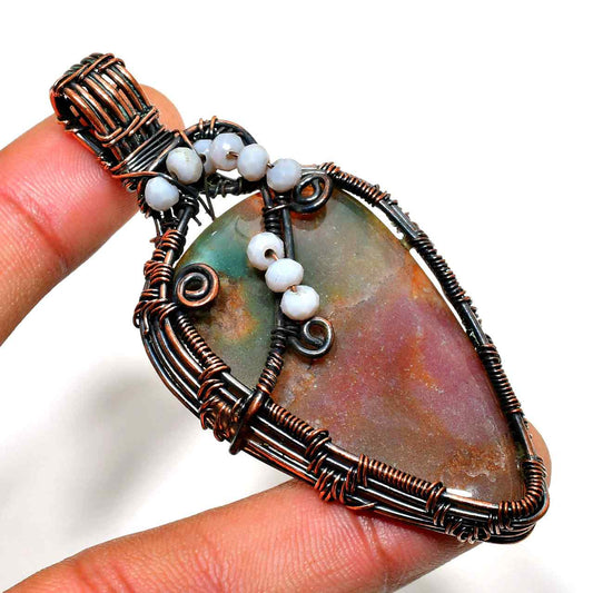 Nature’s Embrace – Agate Copper Pendant