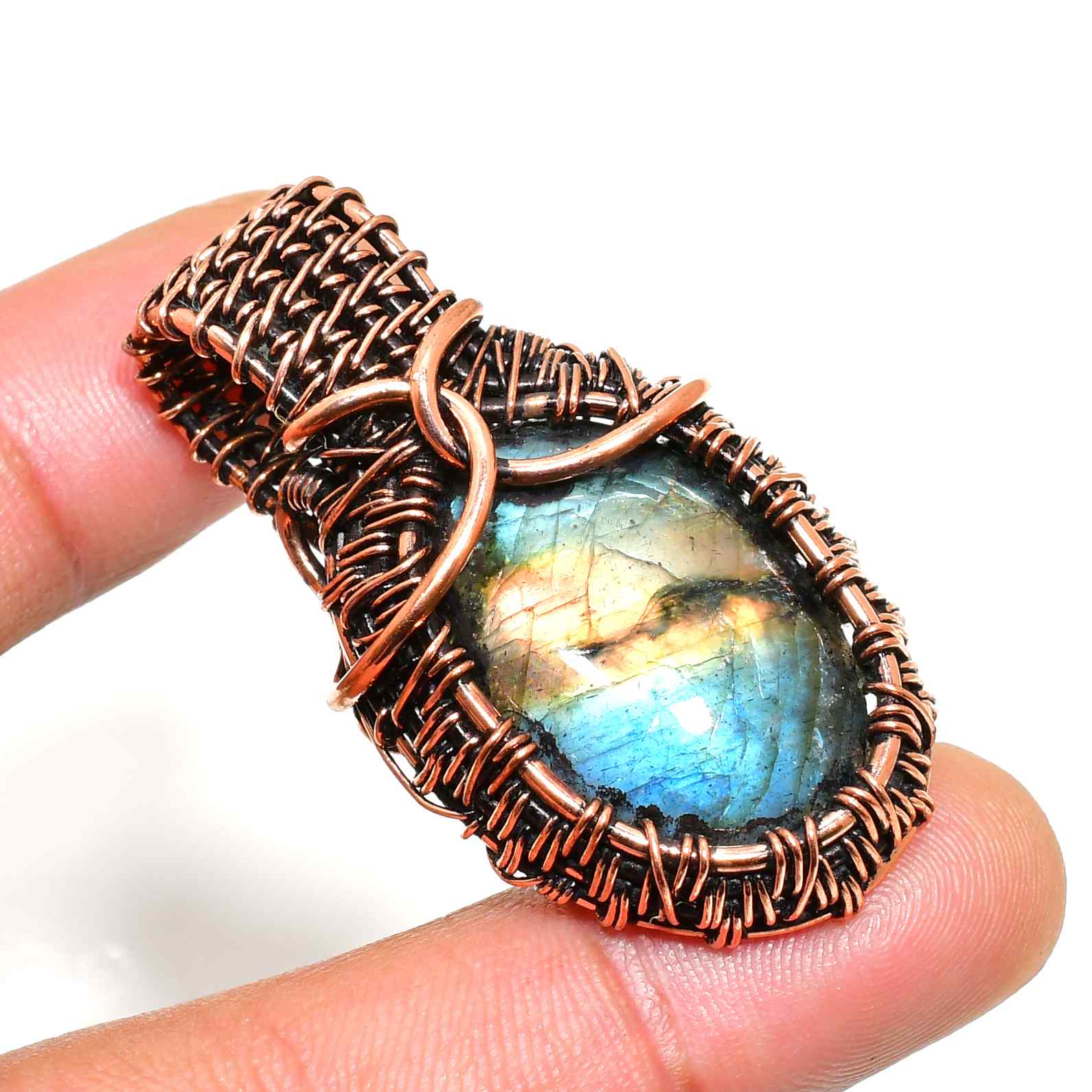 Luna’s Veil – Labradorite Copper Pendant
