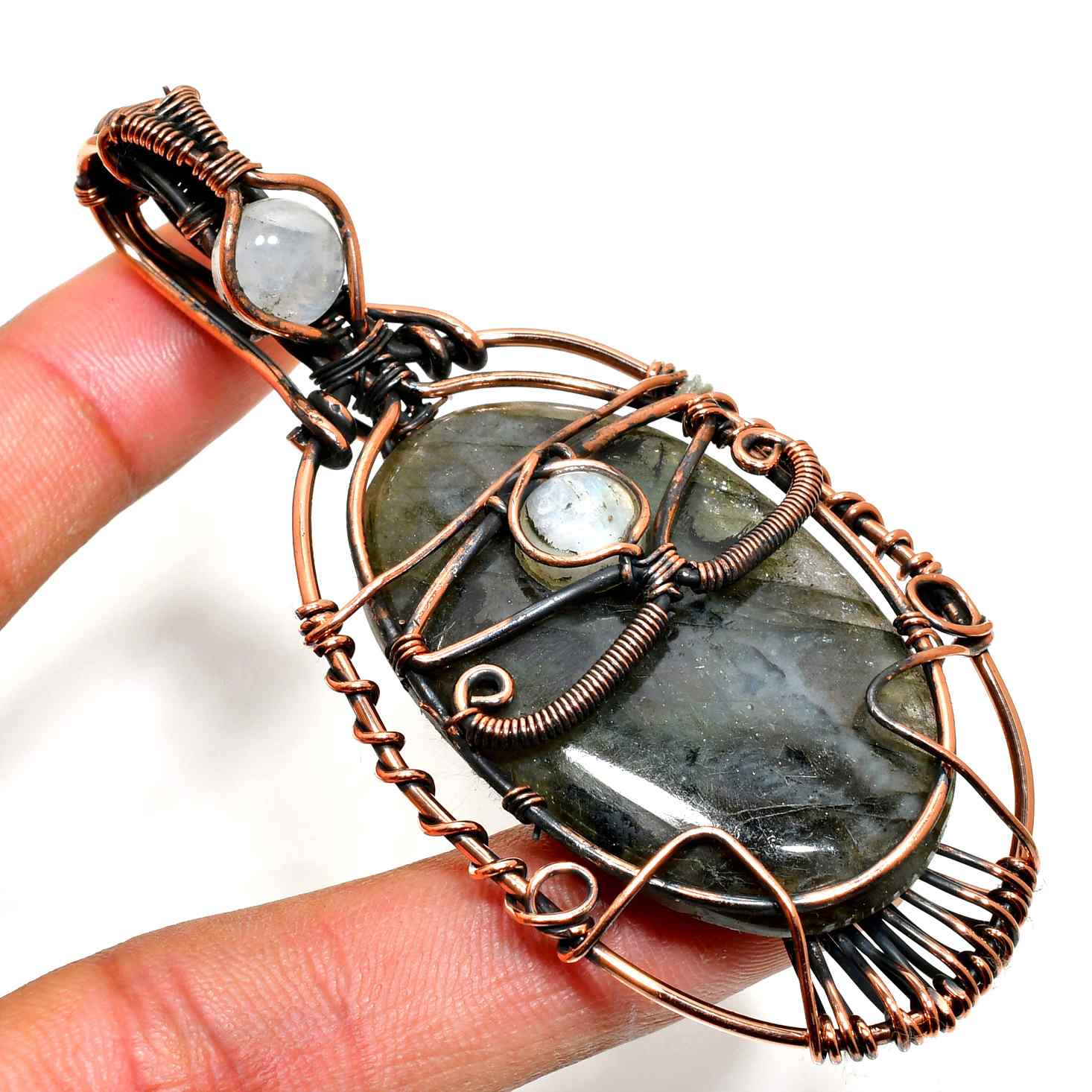 Selene’s Glow – Copper-Wrapped Labradorite Pendant