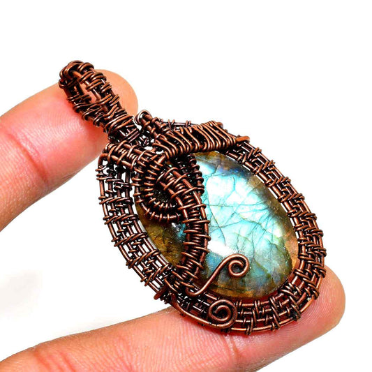 Aurora’s Whisper – Labradorite Copper Pendant
