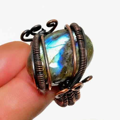 Luna’s Shield – Labradorite Copper Ring