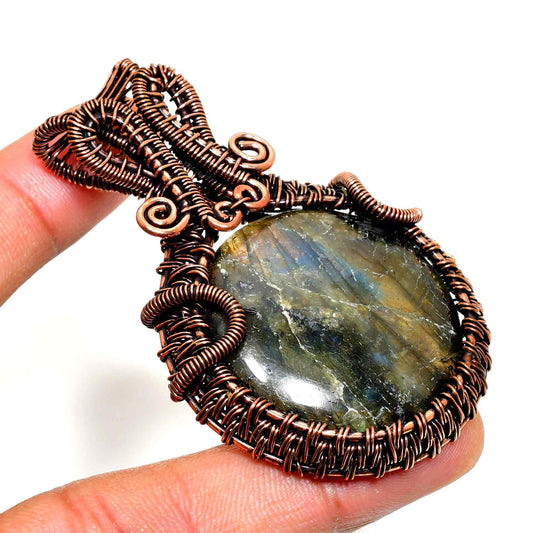 Aurora’s Radiance – Labradorite & Copper Pendant