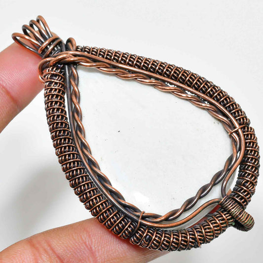 Astoria’s Embrace – Quartz & Copper Healing Pendant