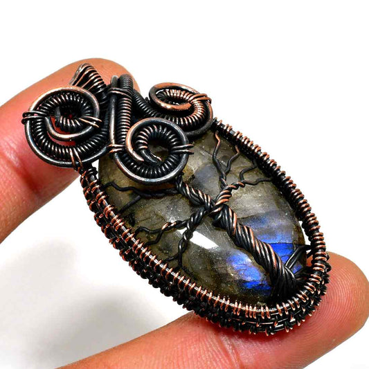 Aurora’s Veil – Labradorite Copper Pendant
