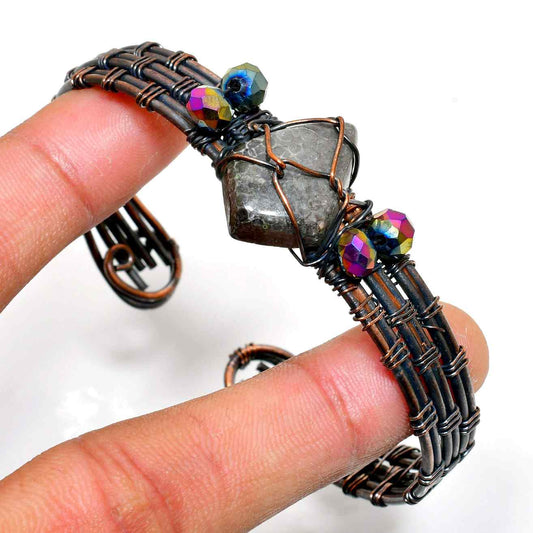 Ember’s Embrace – Labradorite & Copper Bracelet