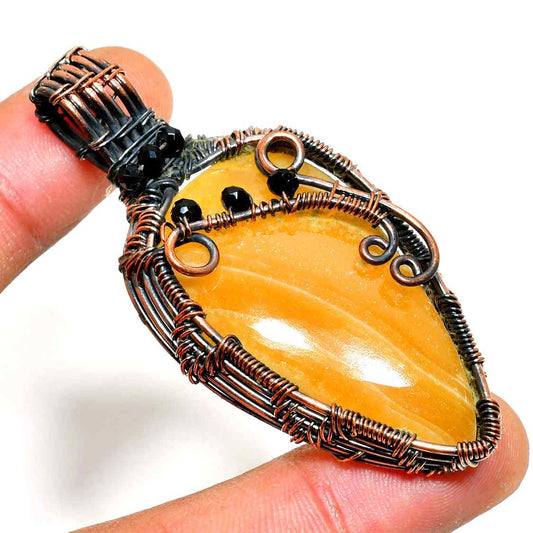 Aurum Radiance – Golden Quartz Copper Pendant