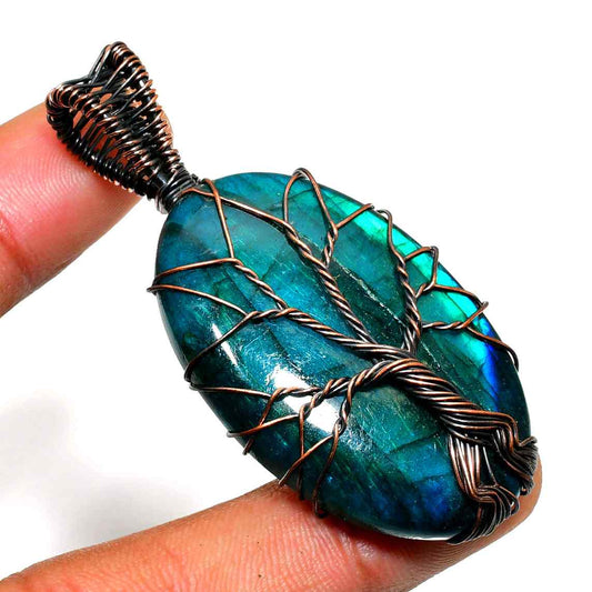 Aurora’s Guardian – Labradorite Copper Pendant