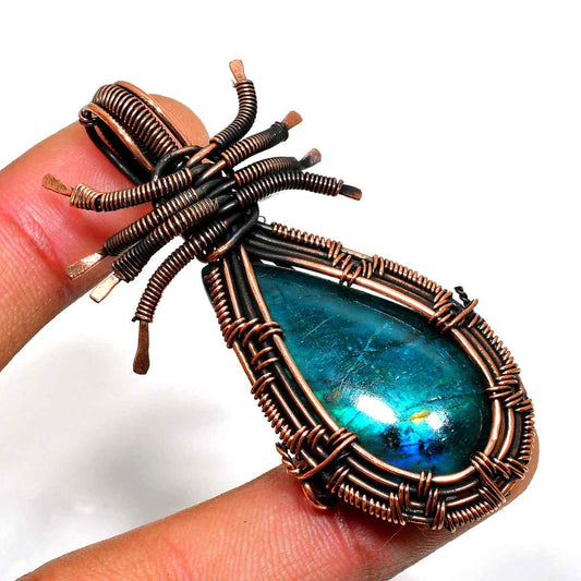 Lunar Grace – Labradorite & Copper Pendant