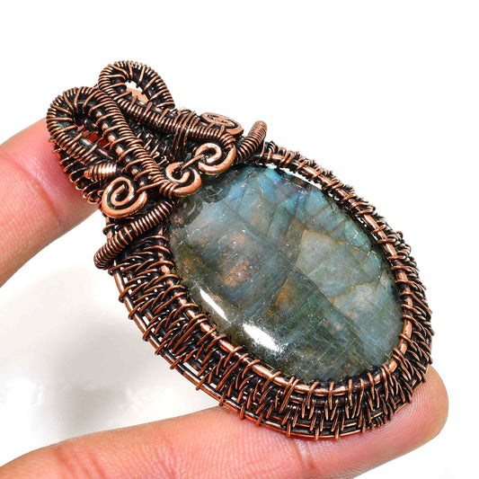 Aurora’s Gleam – Copper-Wrapped Labradorite Pendant