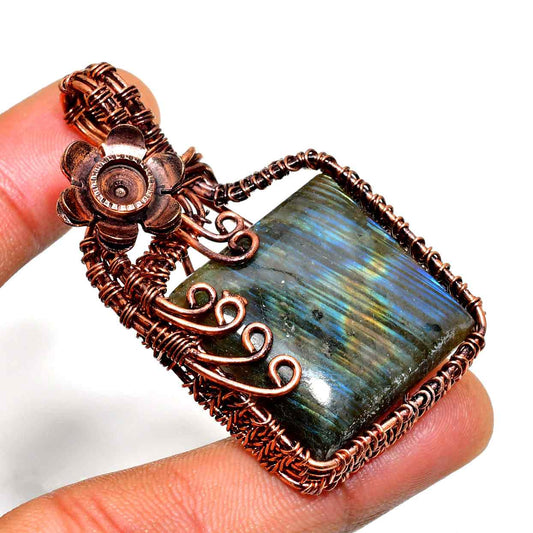 Astra’s Aura – Labradorite & Copper Pendant