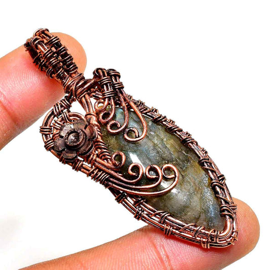 Aurora’s Shimmer – Labradorite Copper Pendant
