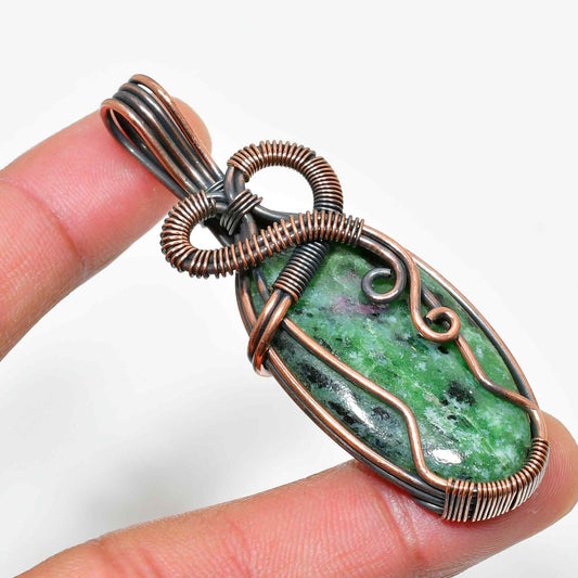Nature’s Embrace – Copper-Wrapped Greenstone Pendant