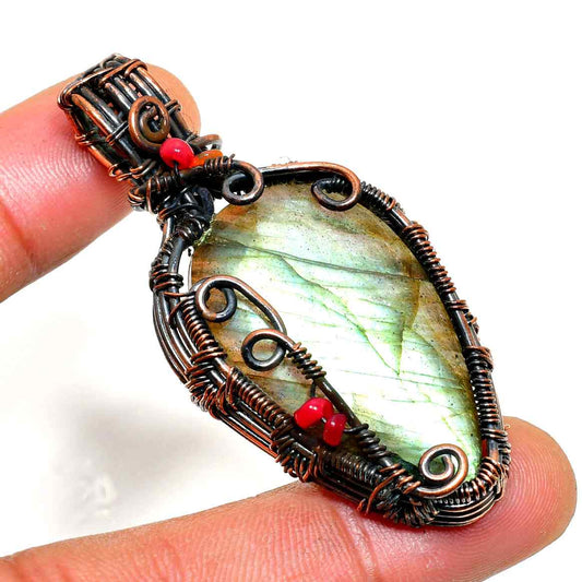 Radiant Whisper – Labradorite Copper Pendant