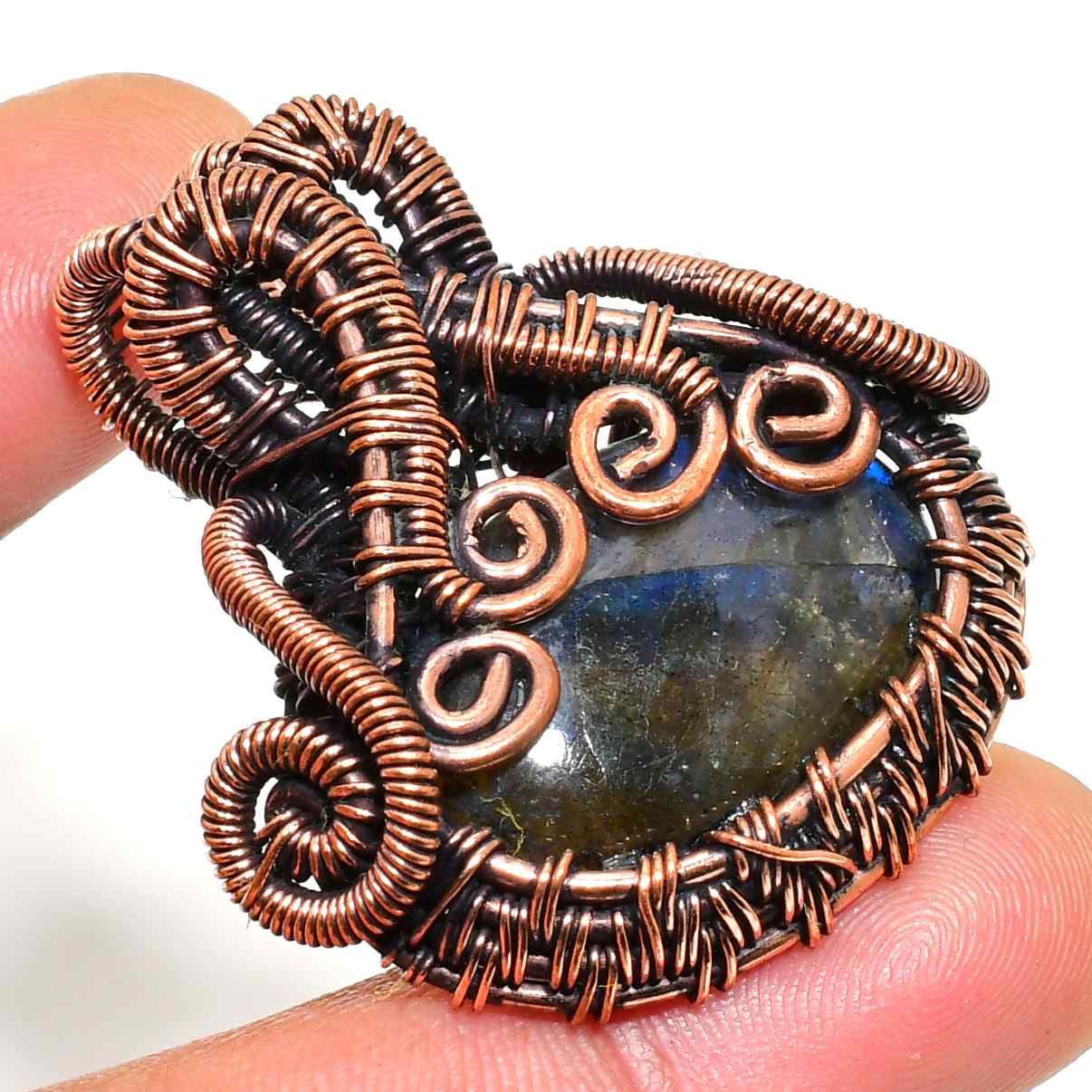 Elara’s Gleam – Labradorite Copper Pendant