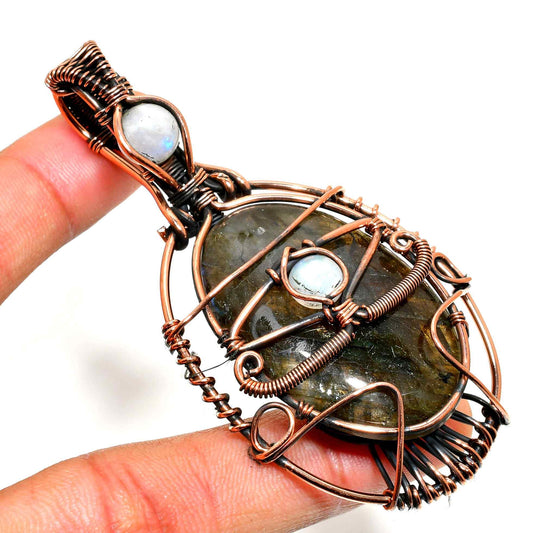 Labyrinthine Gleam – Labradorite Copper Pendant
