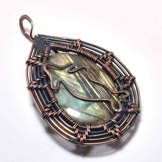 Aurora’s Embrace – Labradorite Copper Pendant