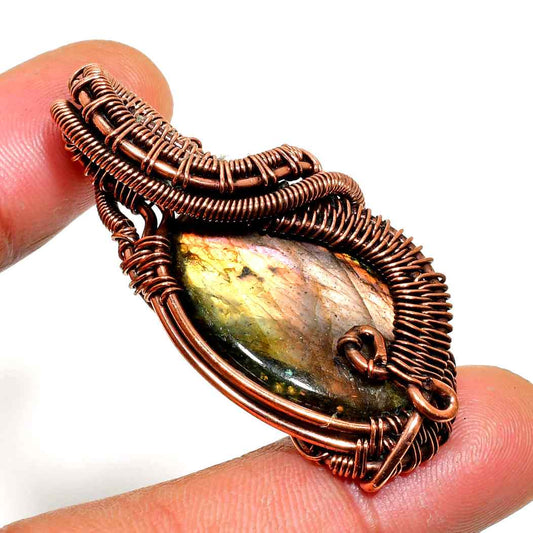Aurora’s Embrace – Labradorite & Oxidized Copper Pendant