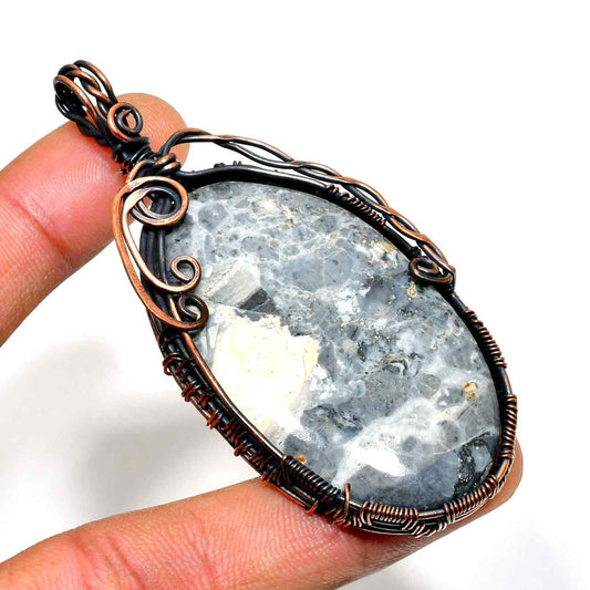 Luna’s Embrace – Copper-Wrapped Moonstone Pendant