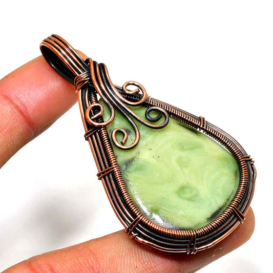 Serene Embrace – Jade & Copper Pendant