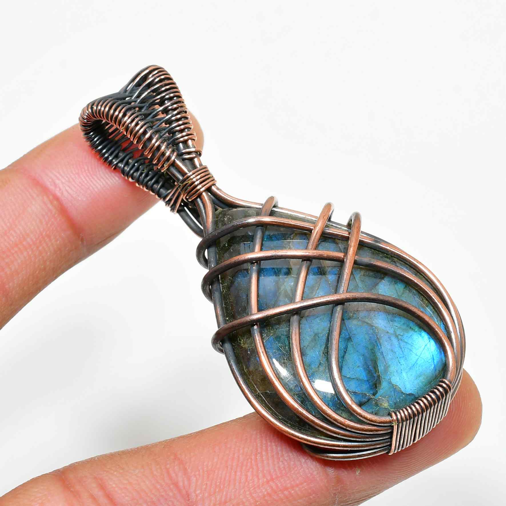 Aurora’s Glow – Labradorite Copper Pendant