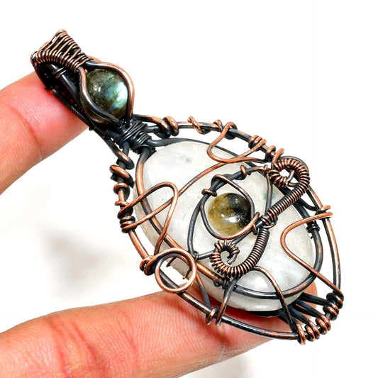 Serenity’s Spark – Labradorite Copper Pendant