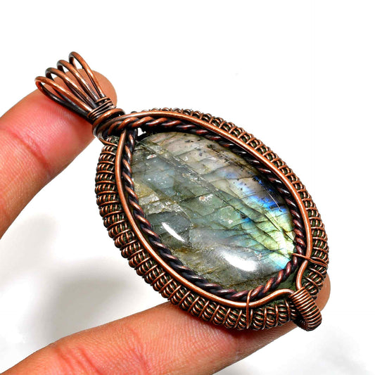 Luna’s Embrace – Antique Copper Labradorite Pendant
