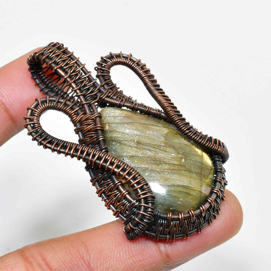 Illuminated Essence – Labradorite Copper Pendant