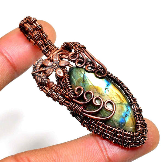 Tranquil Guardian – Labradorite Copper Pendant