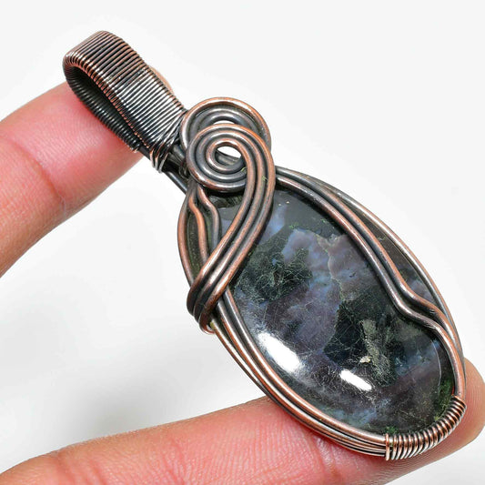 Aurora’s Shield – Copper-Wrapped Labradorite Pendant