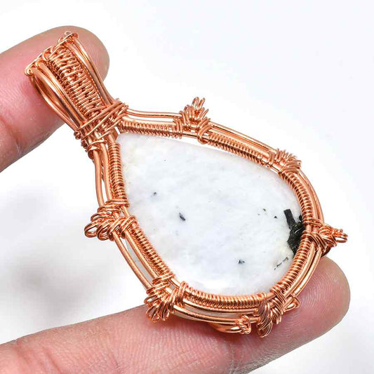 Clarity’s Embrace – Quartz Copper Pendant