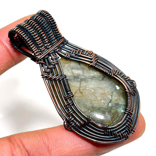 Selene’s Tear – Labradorite Copper Pendant