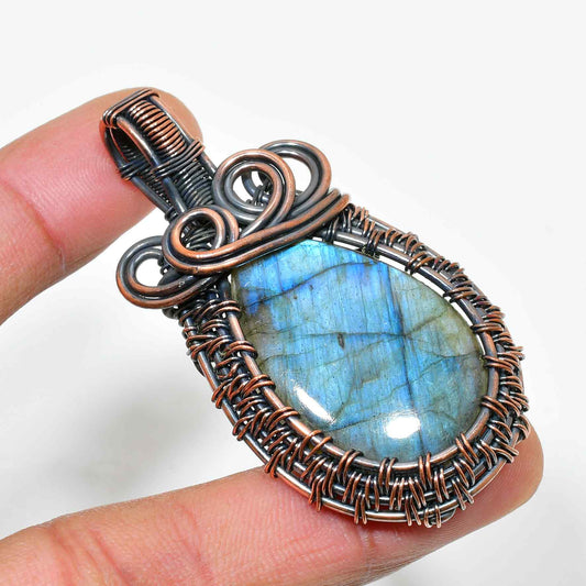 Celestial Embrace – Labradorite Copper Pendant
