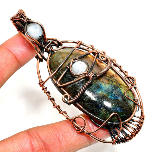 Selene’s Veil – Labradorite Copper Pendant