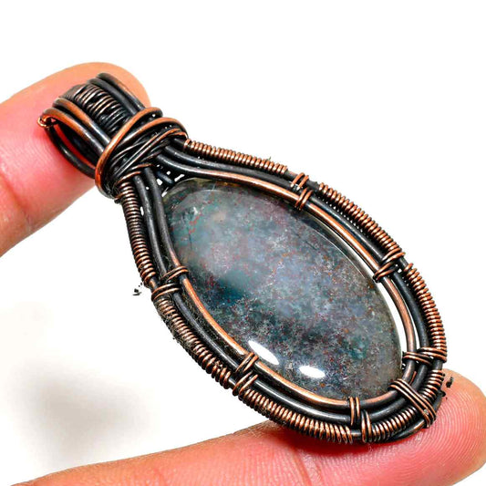 Aurora’s Glow – Labradorite Copper Pendant