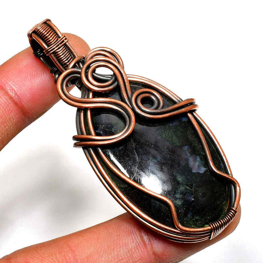 Mystic Oracle – Labradorite Copper Pendant