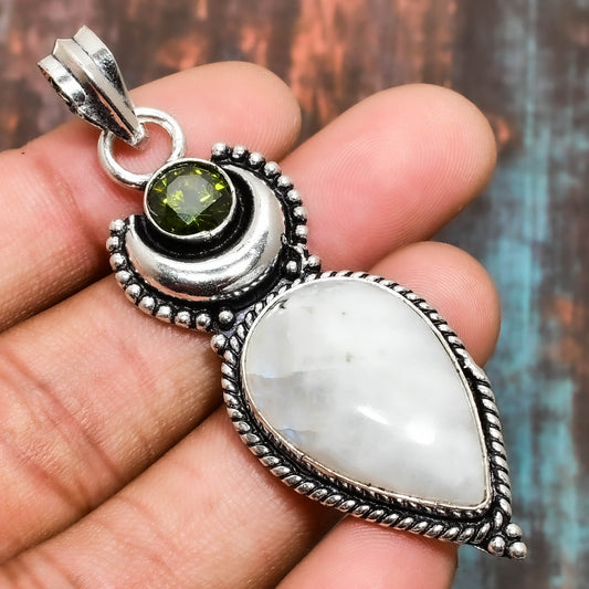 Moonlit Harmony – Silver Moonstone Pendant