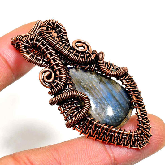 Selene’s Veil – Labradorite Copper Pendant
