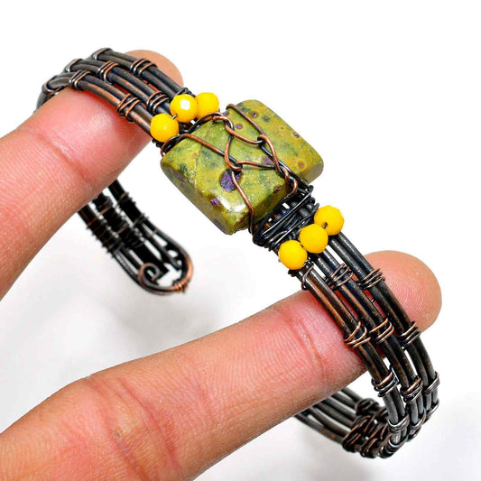 Sylvan Harmony – Copper-Wrapped Green Gemstone Bracelet