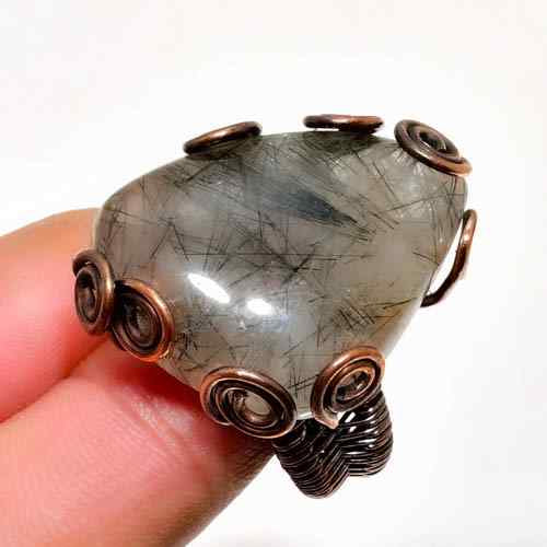 Aurora’s Shield – Labradorite Copper Ring