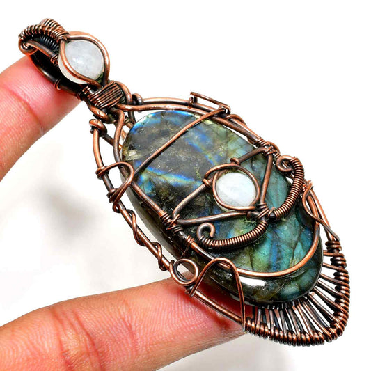Aurora’s Shield – Copper-Wrapped Labradorite Pendant