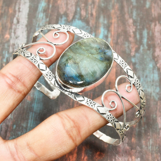 Selene’s Grace – Labradorite Sterling Silver Cuff