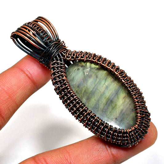 Aurora’s Glow – Labradorite Copper Pendant