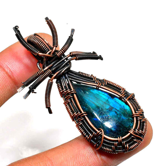 Aurora’s Veil – Copper-Wrapped Labradorite Pendant