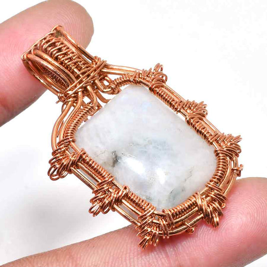 Aurora’s Veil – Rose Gold Labradorite Pendant