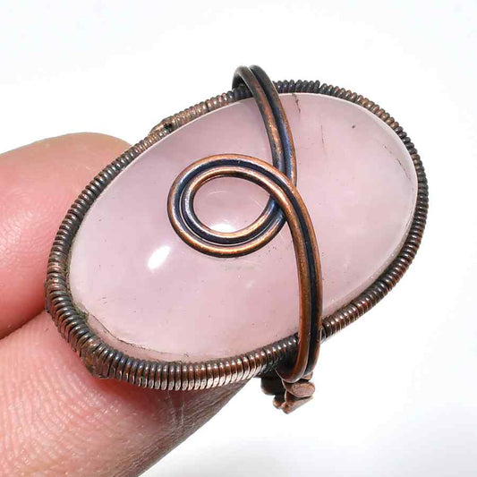 Rosebud Embrace – Copper Rose Quartz Ring
