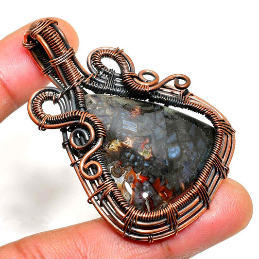 Selene’s Embrace – Labradorite Copper Pendant