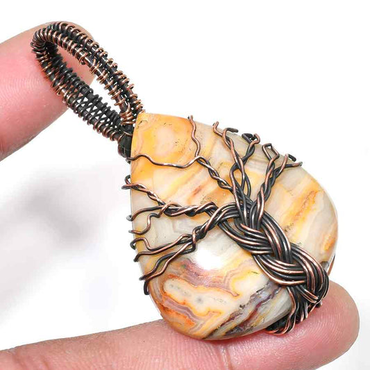 Nature’s Embrace – Agate & Copper Wire Pendant