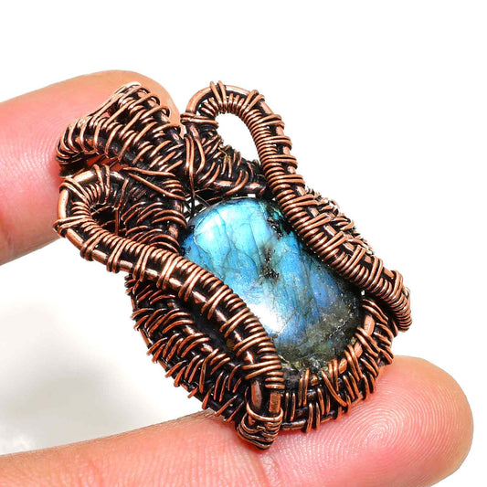 Aurora’s Veil – Labradorite Copper Pendant
