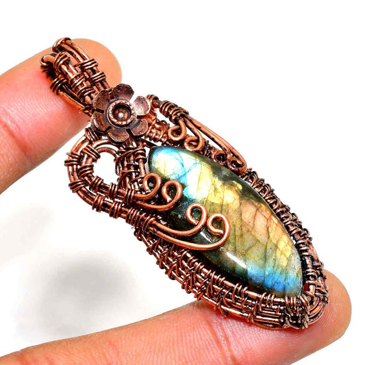 Luna’s Glow – Copper Wrapped Labradorite Pendant