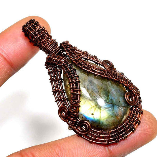 Selene’s Veil – Labradorite Copper Pendant